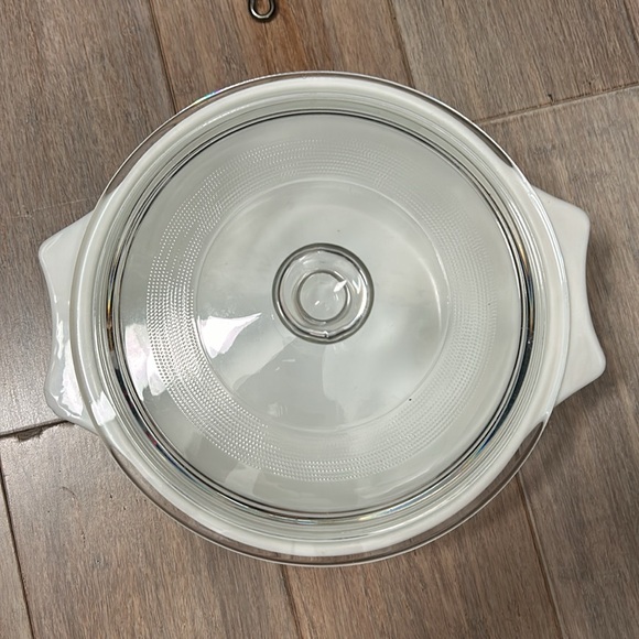 Vintage Pyrex Casserole Dish, Blue Iris Pattern with Pyrex Lid - Picture 2 of 11